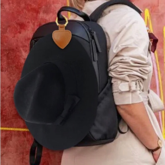 New Brown Leather w/Gold Latch Heart Shaped Magnetic Hat Clip/Travel Accessory - Picture 5 of 7